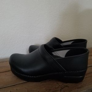 Dansko Womens Professional Clog, size 38 (7.5-8 US)